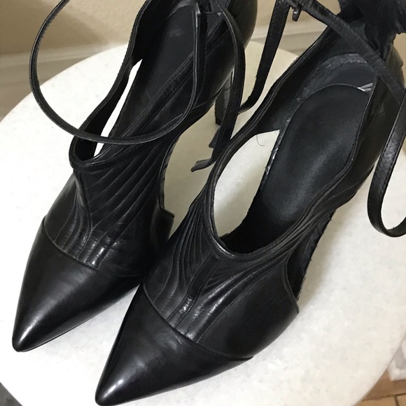 B Brian Atwood Mokada Leather Cut-out Booties - Picture 6 of 8